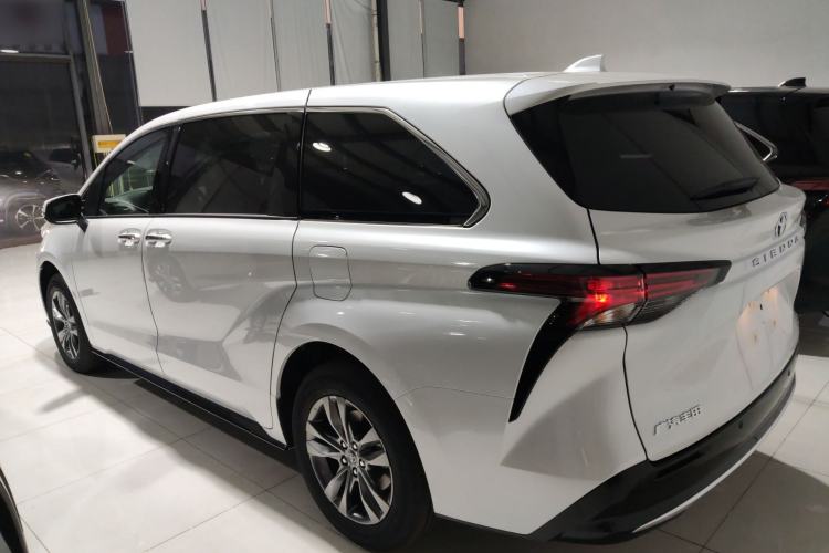 Used Toyota SIENNA 2026 Model 2.5L Dual-Engine Two-Wheel-Drive Luxury Edition Left Side