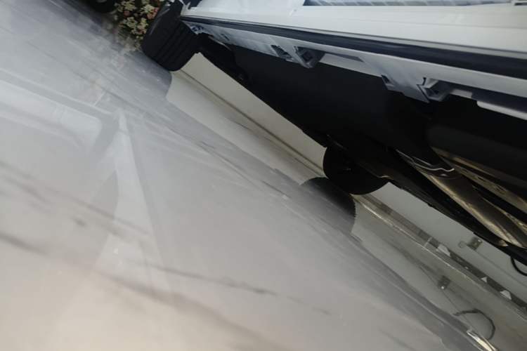 Used Toyota SIENNA 2026 Model 2.5L Dual-Engine Two-Wheel-Drive Luxury Edition Left Side Sill