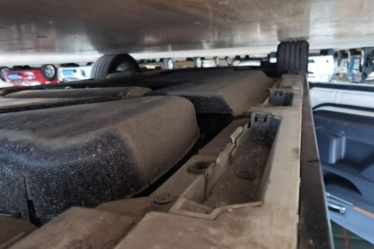Used Toyota SIENNA 2026 Model 2.5L Dual-Engine Two-Wheel-Drive Premium Prestige Edition Left Side Sill