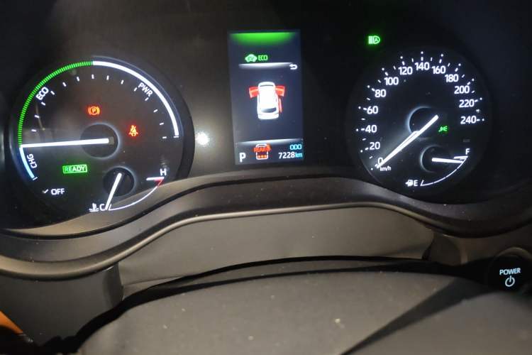 Used Toyota SIENNA 2026 Model 2.5L Dual-Engine Two-Wheel-Drive Comfort Edition Odometer Close Up