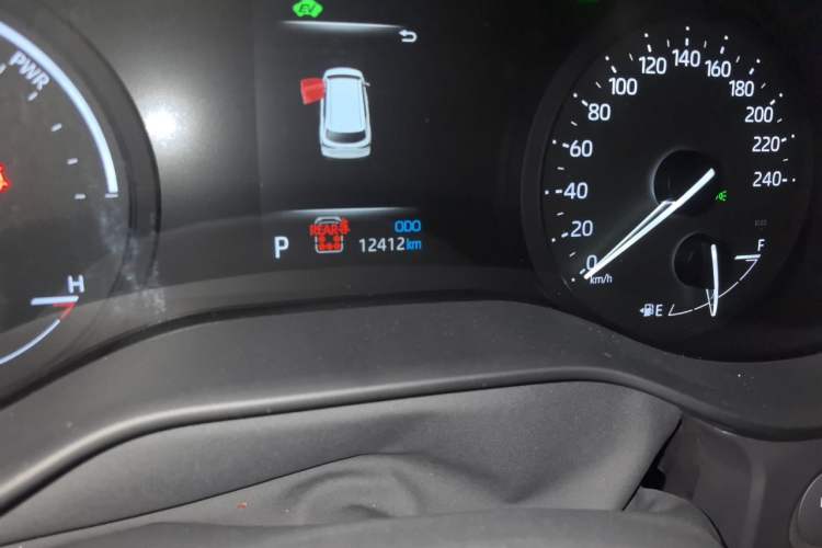 Used Toyota SIENNA 2026 Model 2.5L Dual-Engine Four-Wheel-Drive Prestige Edition Odometer Close Up