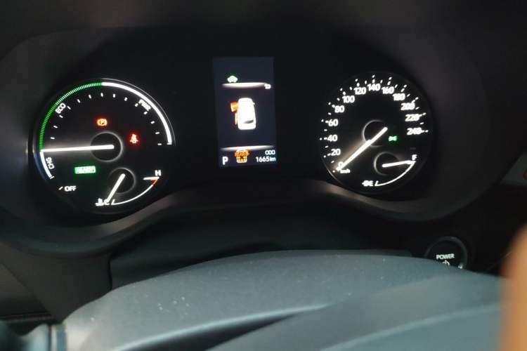 Used Toyota SIENNA 2026 Model 2.5L Dual-Engine Four-Wheel-Drive Prestige Edition Odometer Close Up