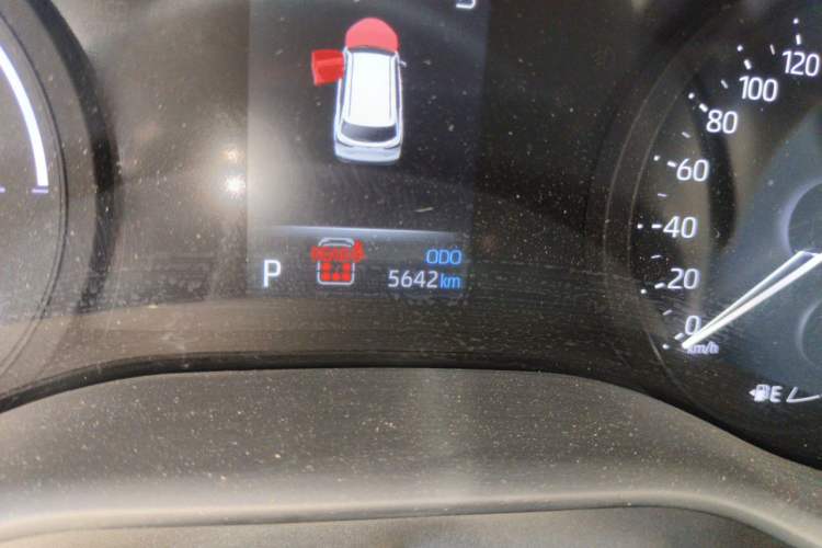 Used Toyota SIENNA 2026 Model 2.5L Dual-Engine Two-Wheel-Drive Comfort Edition Odometer Close Up