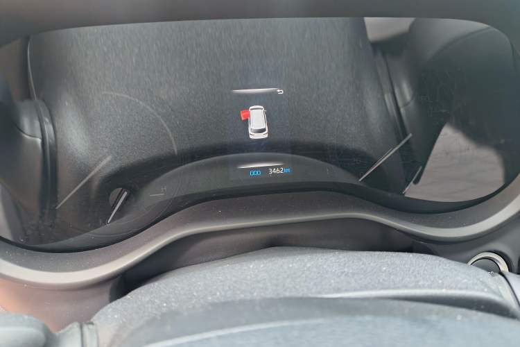 Used Toyota SIENNA 2026 Model 2.5L Dual-Engine Four-Wheel-Drive Prestige Edition Odometer Close Up