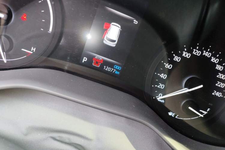 Used Toyota SIENNA 2026 Model 2.5L Dual-Engine Two-Wheel-Drive Comfort Edition Odometer Close Up
