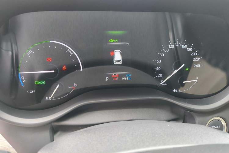 Used Toyota SIENNA 2026 Model 2.5L Dual-Engine Two-Wheel-Drive Comfort Edition Odometer Close Up