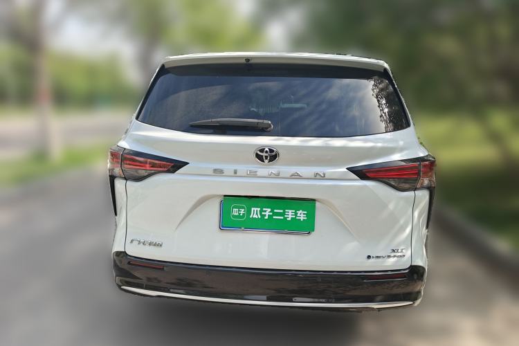 Used Toyota SIENNA 2026 Model 2.5L Dual-Engine Four-Wheel-Drive Luxury Edition Rear