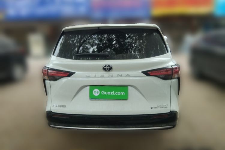 Used Toyota SIENNA 2026 Model 2.5L Dual-Engine Four-Wheel-Drive Premium Edition Rear