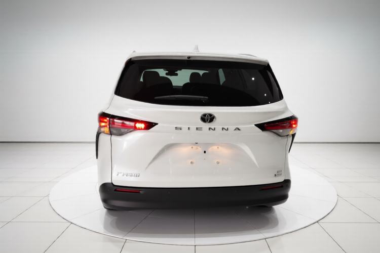 Used Toyota SIENNA 2026 Model 2.5L Dual-Engine Two-Wheel-Drive Comfort Edition Rear