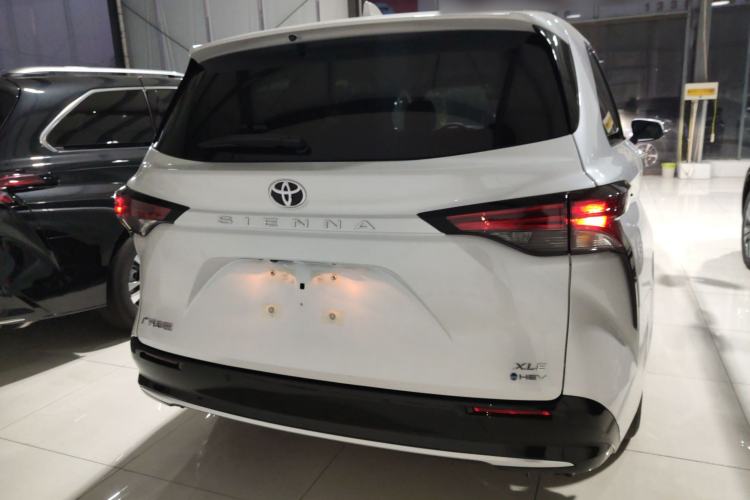 Used Toyota SIENNA 2026 Model 2.5L Dual-Engine Two-Wheel-Drive Luxury Edition Rear