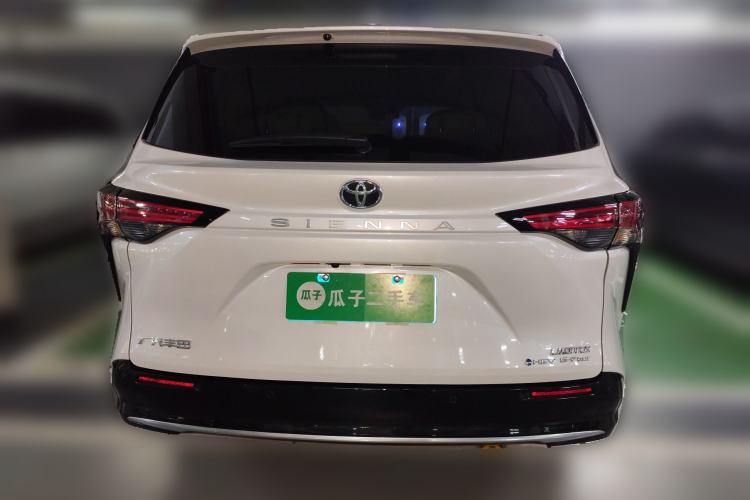 Used Toyota SIENNA 2026 Model 2.5L Dual-Engine Four-Wheel-Drive Premium Edition Rear