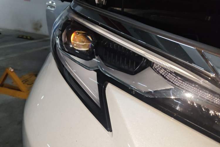 Used Toyota SIENNA 2026 Model 2.5L Dual-Engine Two-Wheel-Drive Comfort Edition Right Front Headlight