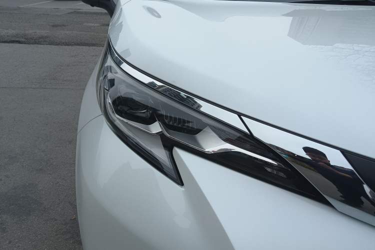 Used Toyota SIENNA 2026 Model 2.5L Dual-Engine Two-Wheel-Drive Comfort Edition Right Front Headlight