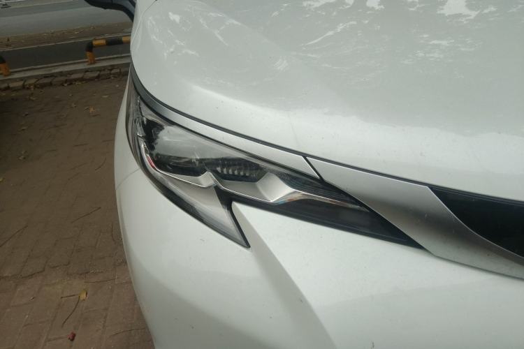 Used Toyota SIENNA 2026 Model 2.5L Dual-Engine Four-Wheel-Drive Premium Edition Right Front Headlight