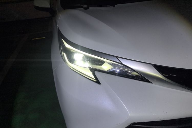 Used Toyota SIENNA 2026 Model 2.5L Dual-Engine Four-Wheel-Drive Prestige Edition Right Front Headlight