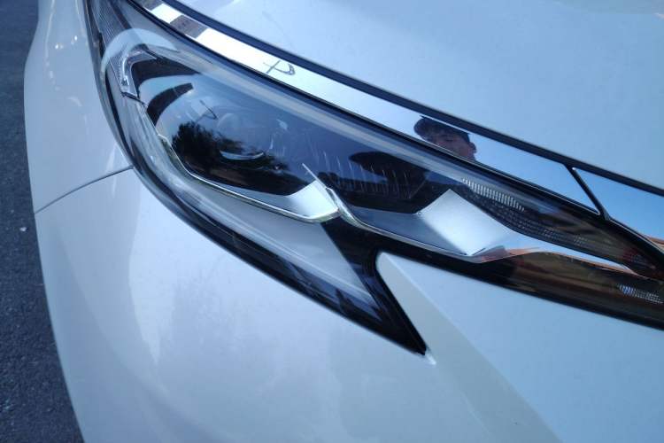 Used Toyota SIENNA 2026 Model 2.5L Dual-Engine Two-Wheel-Drive Comfort Edition Right Front Headlight