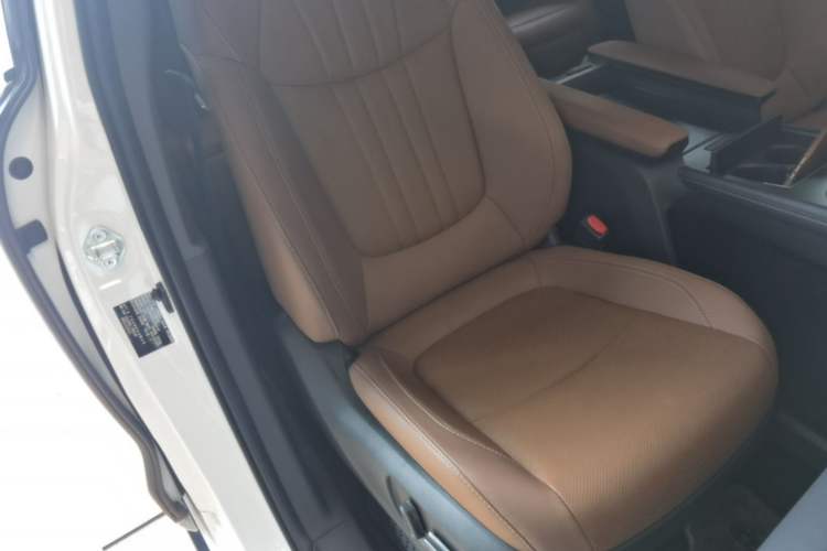 Used Toyota SIENNA 2026 Model 2.5L Dual-Engine Two-Wheel-Drive Premium Prestige Edition Right Front Seat