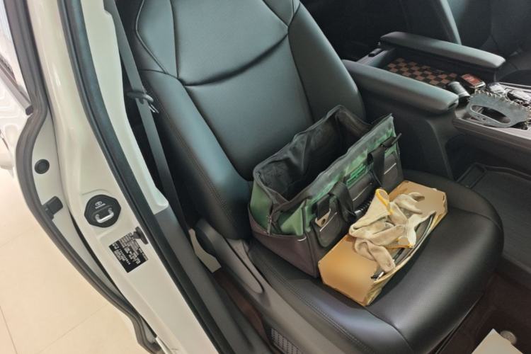 Used Toyota SIENNA 2026 Model 2.5L Dual-Engine Two-Wheel-Drive Comfort Edition Right Front Seat