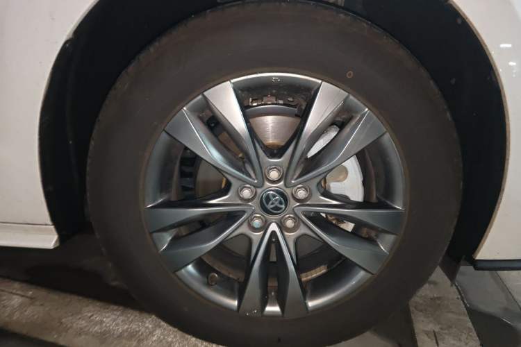 Used Toyota SIENNA 2026 Model 2.5L Dual-Engine Two-Wheel-Drive Comfort Edition Right Front Wheel Hub