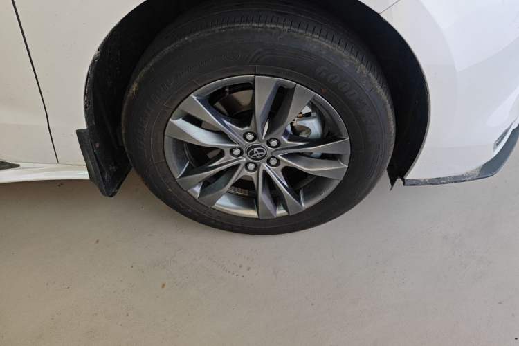 Used Toyota SIENNA 2026 Model 2.5L Dual-Engine Two-Wheel-Drive Comfort Edition Right Front Wheel Hub