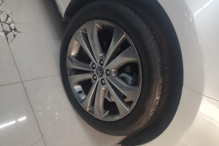 Used Toyota SIENNA 2026 Model 2.5L Dual-Engine Two-Wheel-Drive Premium Prestige Edition Right Front Wheel Hub