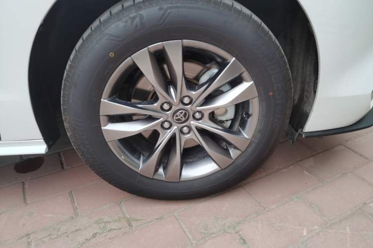 Used Toyota SIENNA 2026 Model 2.5L Dual-Engine Two-Wheel-Drive Comfort Edition Right Front Wheel Hub