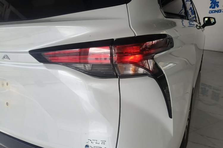 Used Toyota SIENNA 2026 Model 2.5L Dual-Engine Two-Wheel-Drive Luxury Edition Right Rear Taillight