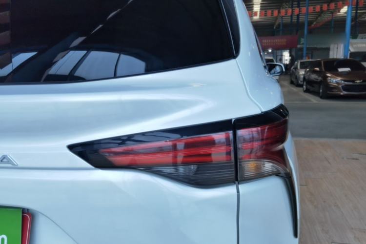 Used Toyota SIENNA 2026 Model 2.5L Dual-Engine Two-Wheel-Drive Premium Prestige Edition Right Rear Taillight