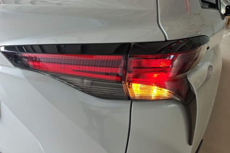 Used Toyota SIENNA 2026 Model 2.5L Dual-Engine Two-Wheel-Drive Comfort Edition Right Rear Taillight