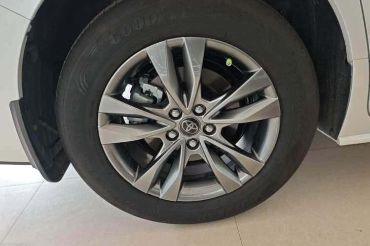 Used Toyota SIENNA 2026 Model 2.5L Dual-Engine Two-Wheel-Drive Comfort Edition Right Rear Wheel Hub