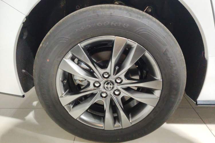 Used Toyota SIENNA 2026 Model 2.5L Dual-Engine Two-Wheel-Drive Luxury Edition Right Rear Wheel Hub