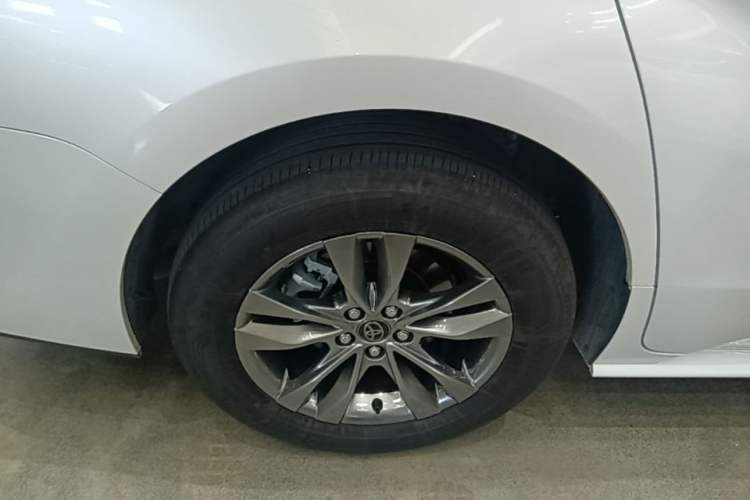 Used Toyota SIENNA 2026 Model 2.5L Dual-Engine Two-Wheel-Drive Comfort Edition Right Rear Wheel Hub