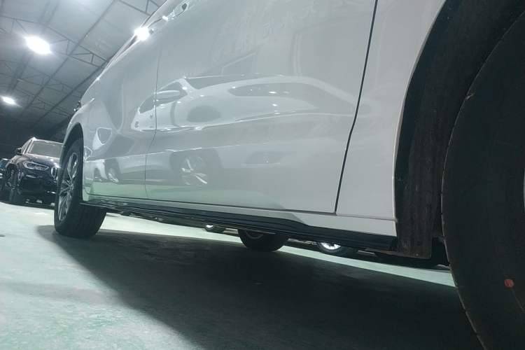 Used Toyota SIENNA 2026 Model 2.5L Dual-Engine Four-Wheel-Drive Prestige Edition Right Side Sill