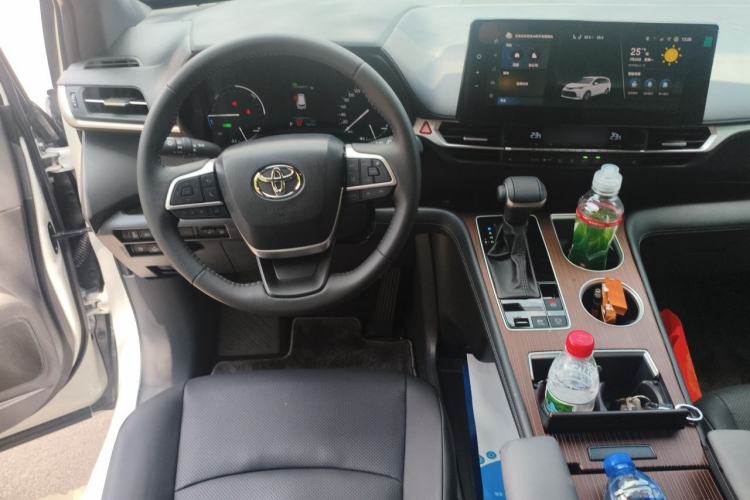 Used Toyota SIENNA 2026 Model 2.5L Dual-Engine Four-Wheel-Drive Luxury Edition Steering Wheel