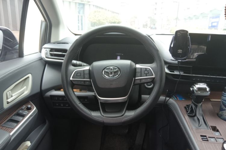 Used Toyota SIENNA 2026 Model 2.5L Dual-Engine Two-Wheel-Drive Comfort Edition Steering Wheel