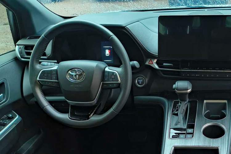 Used Toyota SIENNA 2026 Model 2.5L Dual-Engine Four-Wheel-Drive Premium Edition Steering Wheel