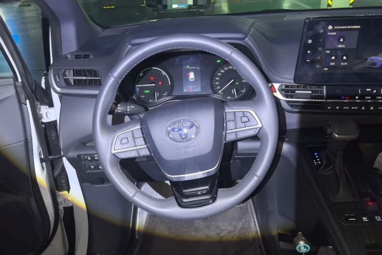 Used Toyota SIENNA 2026 Model 2.5L Dual-Engine Four-Wheel-Drive Prestige Edition Steering Wheel