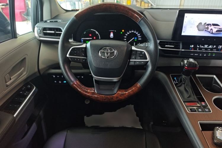 Used Toyota SIENNA 2026 Model 2.5L Dual-Engine Two-Wheel-Drive Comfort Edition Steering Wheel