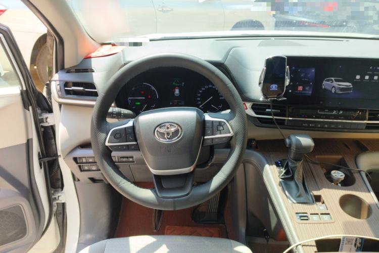 Used Toyota SIENNA 2026 Model 2.5L Dual-Engine Two-Wheel-Drive Comfort Edition Steering Wheel