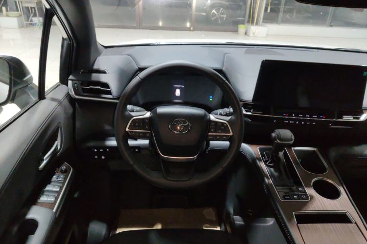 Used Toyota SIENNA 2026 Model 2.5L Dual-Engine Two-Wheel-Drive Luxury Edition Steering Wheel