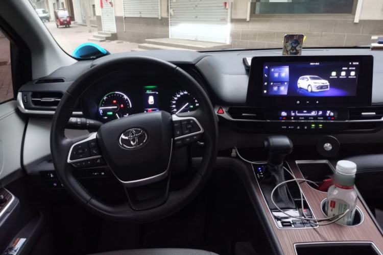 Used Toyota SIENNA 2026 Model 2.5L Dual-Engine Two-Wheel-Drive Comfort Edition Steering Wheel