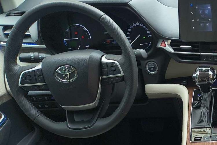 Used Toyota SIENNA 2026 Model 2.5L Dual-Engine Two-Wheel-Drive Comfort Edition Steering Wheel