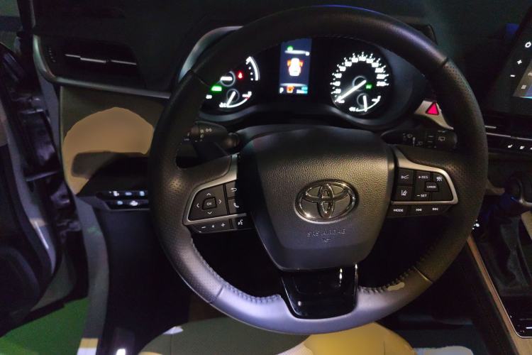 Used Toyota SIENNA 2026 Model 2.5L Dual-Engine Four-Wheel-Drive Premium Edition Steering Wheel
