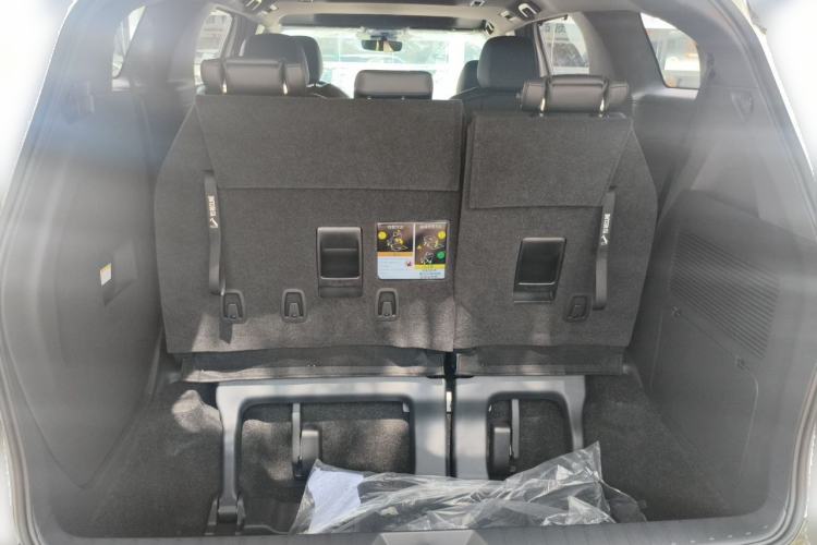 Used Toyota SIENNA 2026 Model 2.5L Dual-Engine Four-Wheel-Drive Luxury Edition Trunk