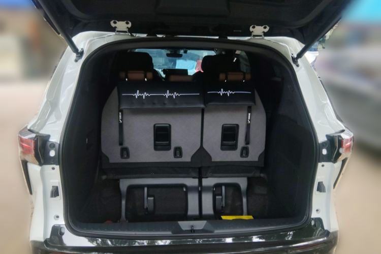 Used Toyota SIENNA 2026 Model 2.5L Dual-Engine Four-Wheel-Drive Premium Edition Trunk