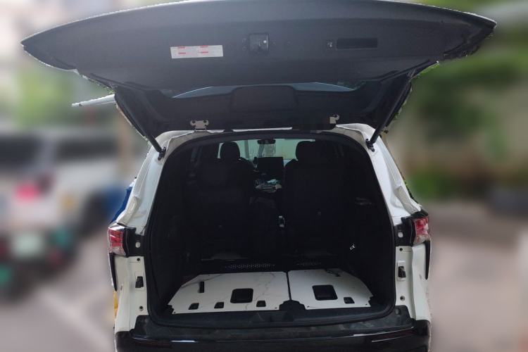 Used Toyota SIENNA 2026 Model 2.5L Dual-Engine Four-Wheel-Drive Prestige Edition Trunk