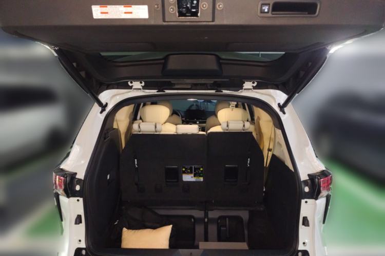 Used Toyota SIENNA 2026 Model 2.5L Dual-Engine Four-Wheel-Drive Premium Edition Trunk