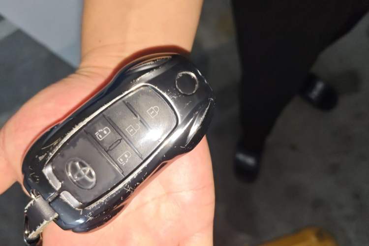 Used Toyota SIENNA 2026 Model 2.5L Dual-Engine Two-Wheel-Drive Comfort Edition Vehicle Key