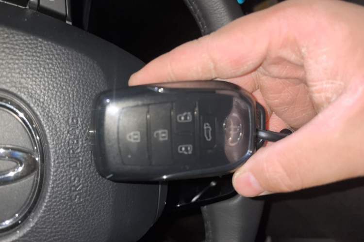 Used Toyota SIENNA 2026 Model 2.5L Dual-Engine Four-Wheel-Drive Prestige Edition Vehicle Key