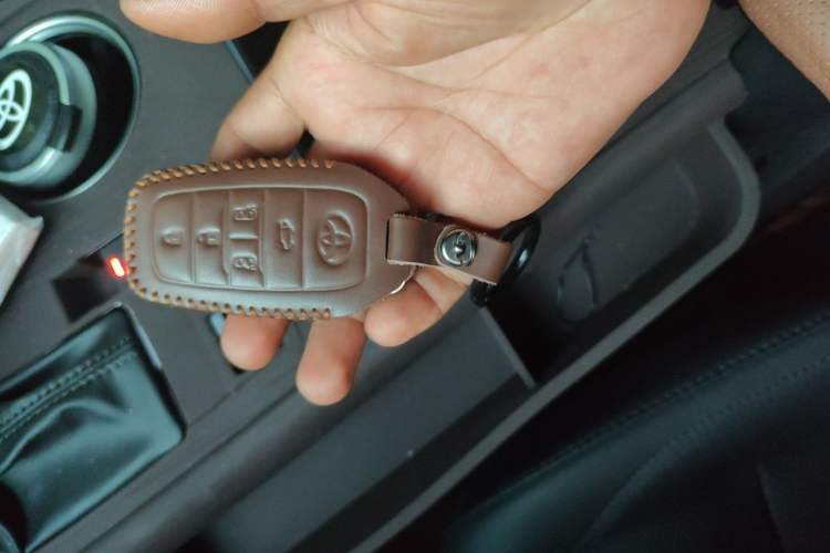 Used Toyota SIENNA 2026 Model 2.5L Dual-Engine Four-Wheel-Drive Prestige Edition Vehicle Key